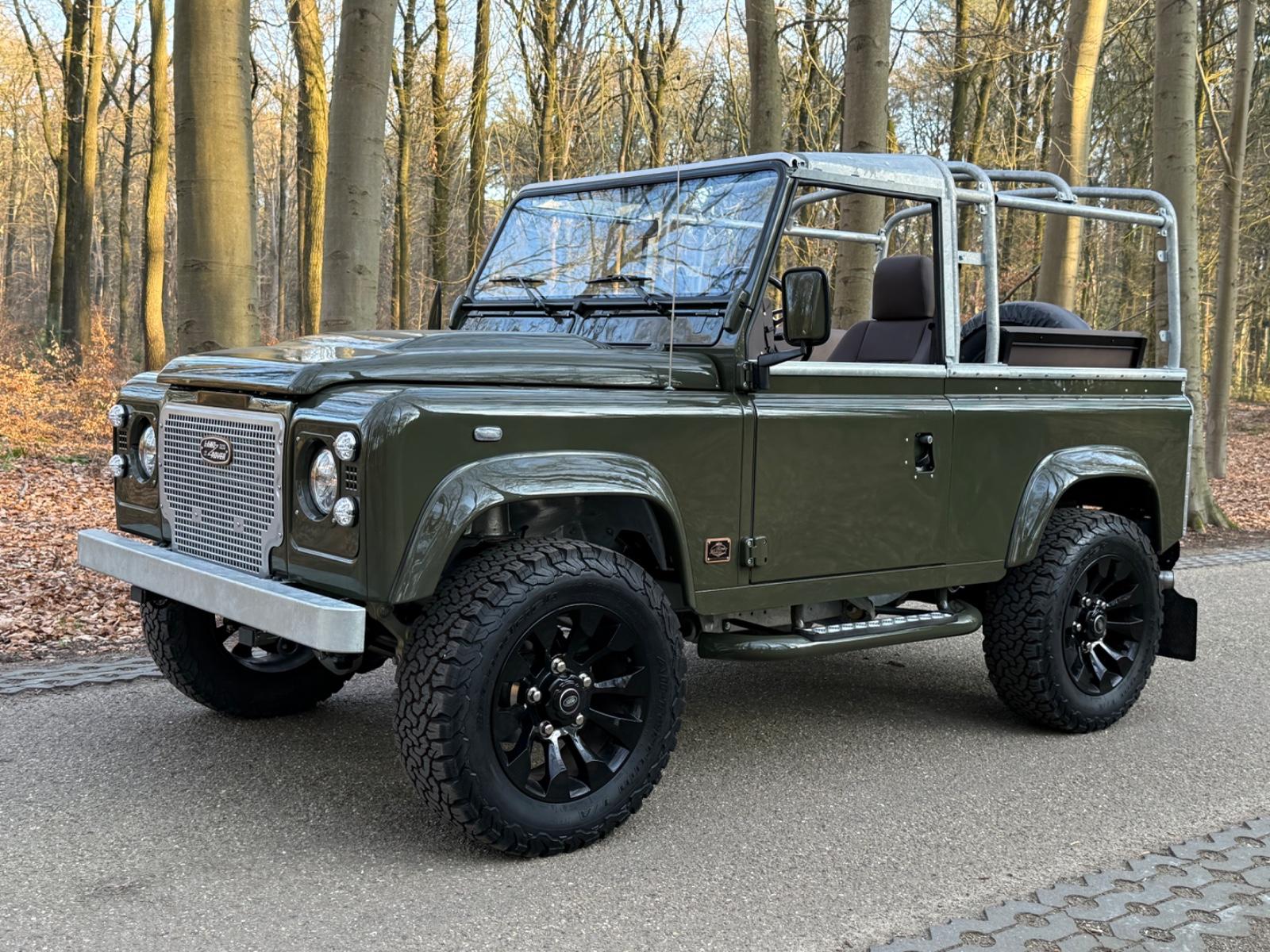 Land Rover Defender 90 Td5 Cabriolet NEUBAU  Rahmen Leder