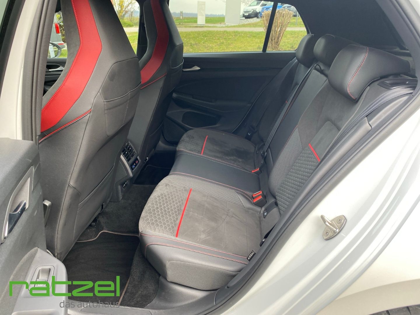 Fahrzeugabbildung Volkswagen Golf VIII Clubsport 2.0 TSI Pano LED Navi ACC