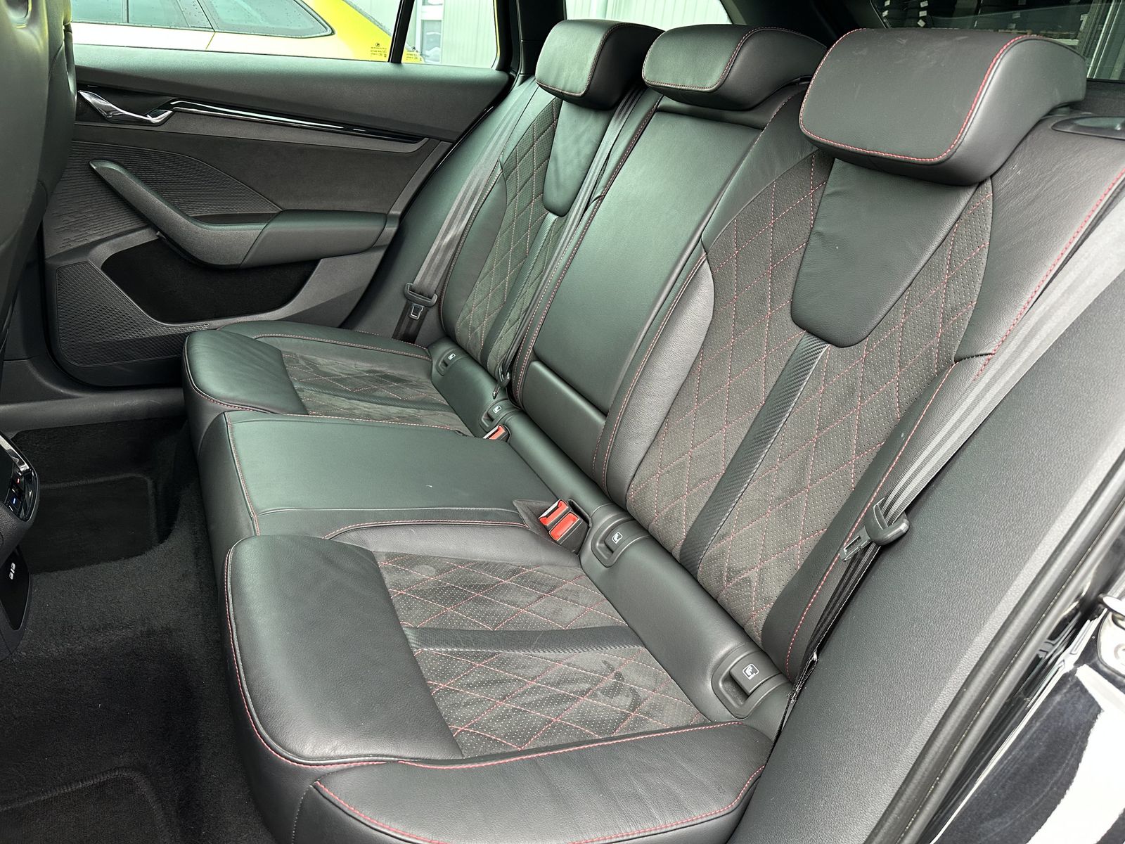 Fahrzeugabbildung SKODA Octavia Combi 2.0 TDI DSG 4x4 RS NAV+LED+ACC+AHK
