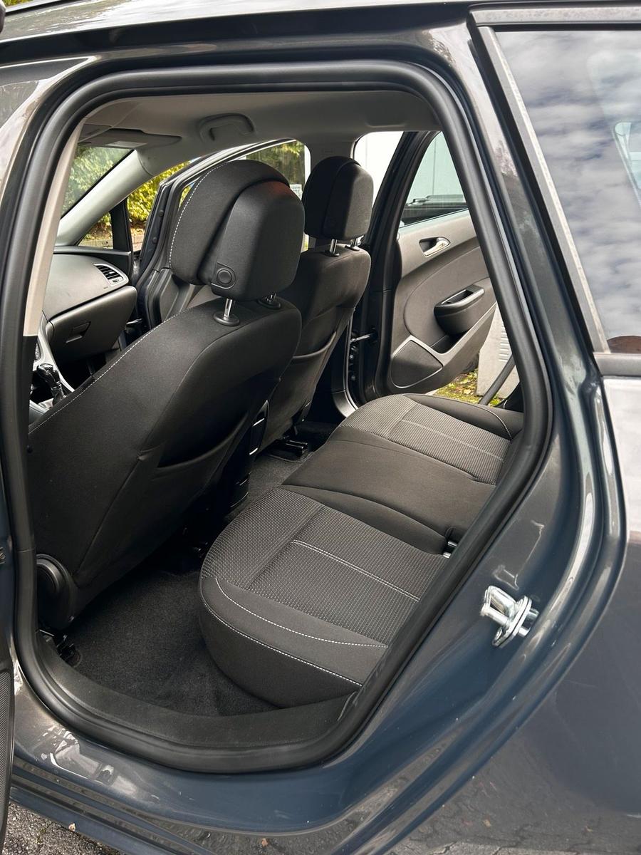 Opel Astra 2014 — фото 13