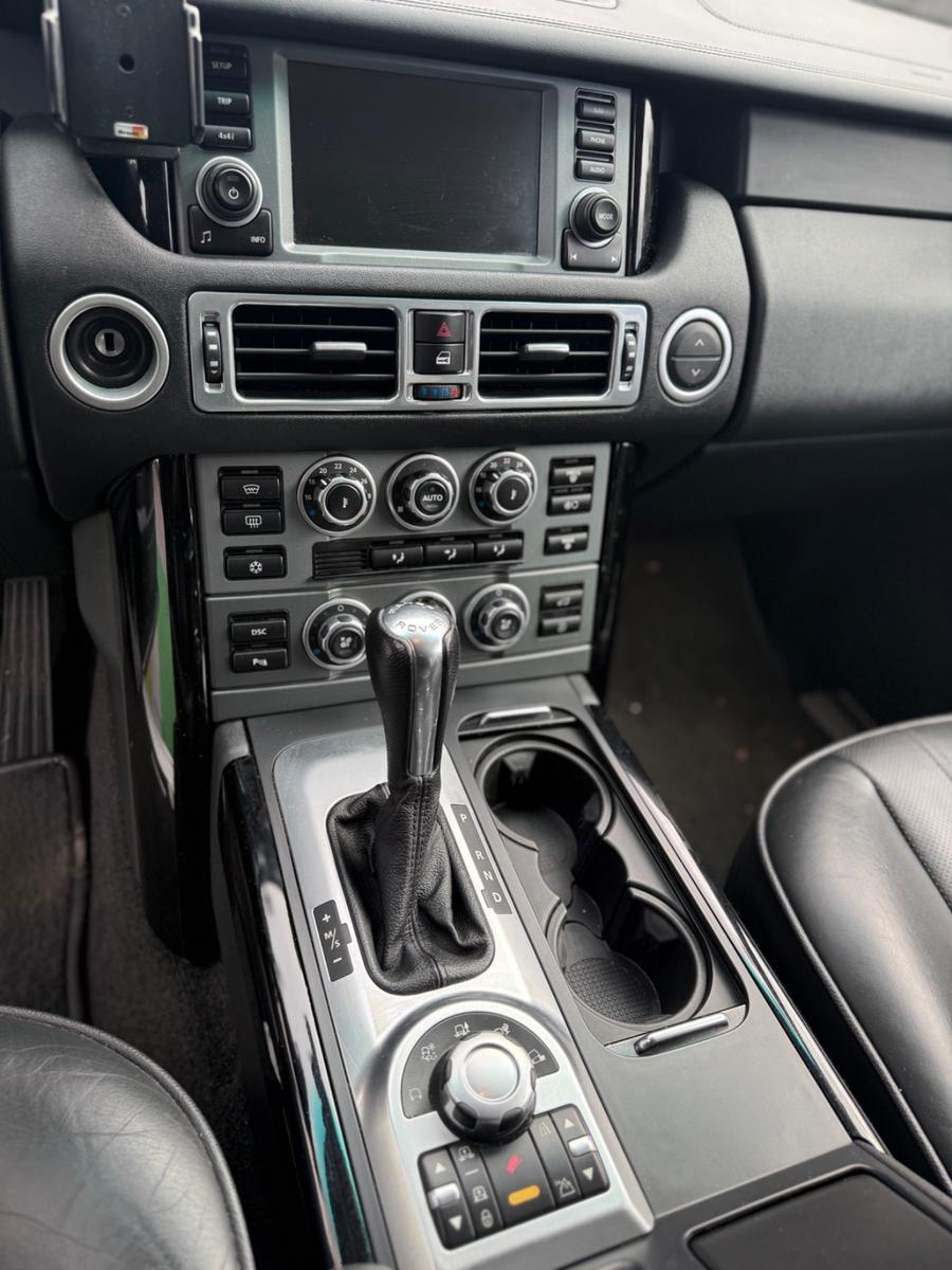 LAND ROVER RANGE ROVER VOGUE V8 272 ch 4X4 BVA - HAYON ÉLECTRIQUE - TOIT OUVRANT - VOLANT EN CUIR