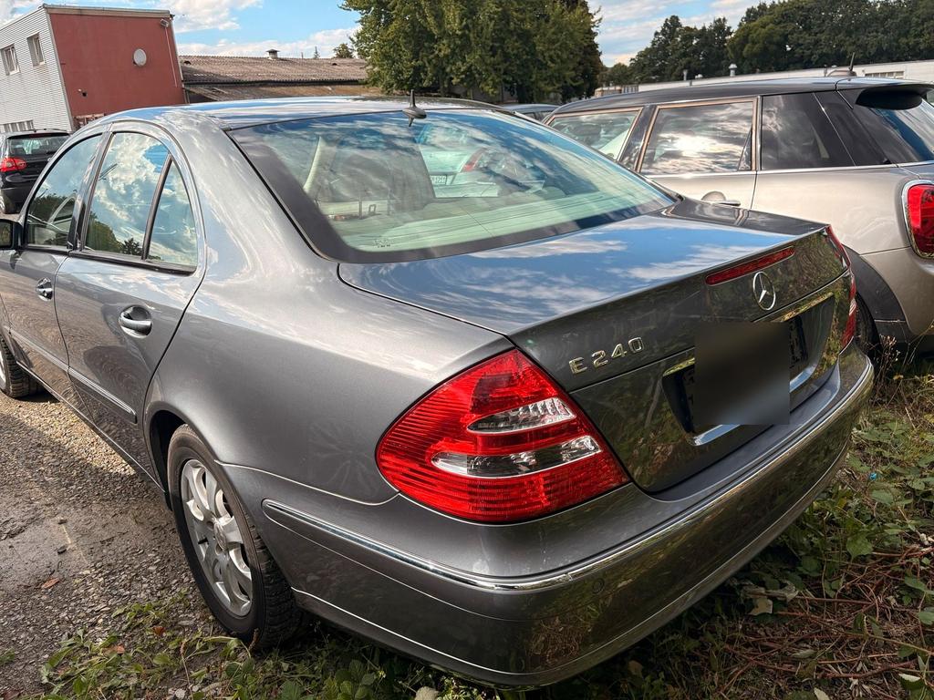 Mercedes-Benz E 240