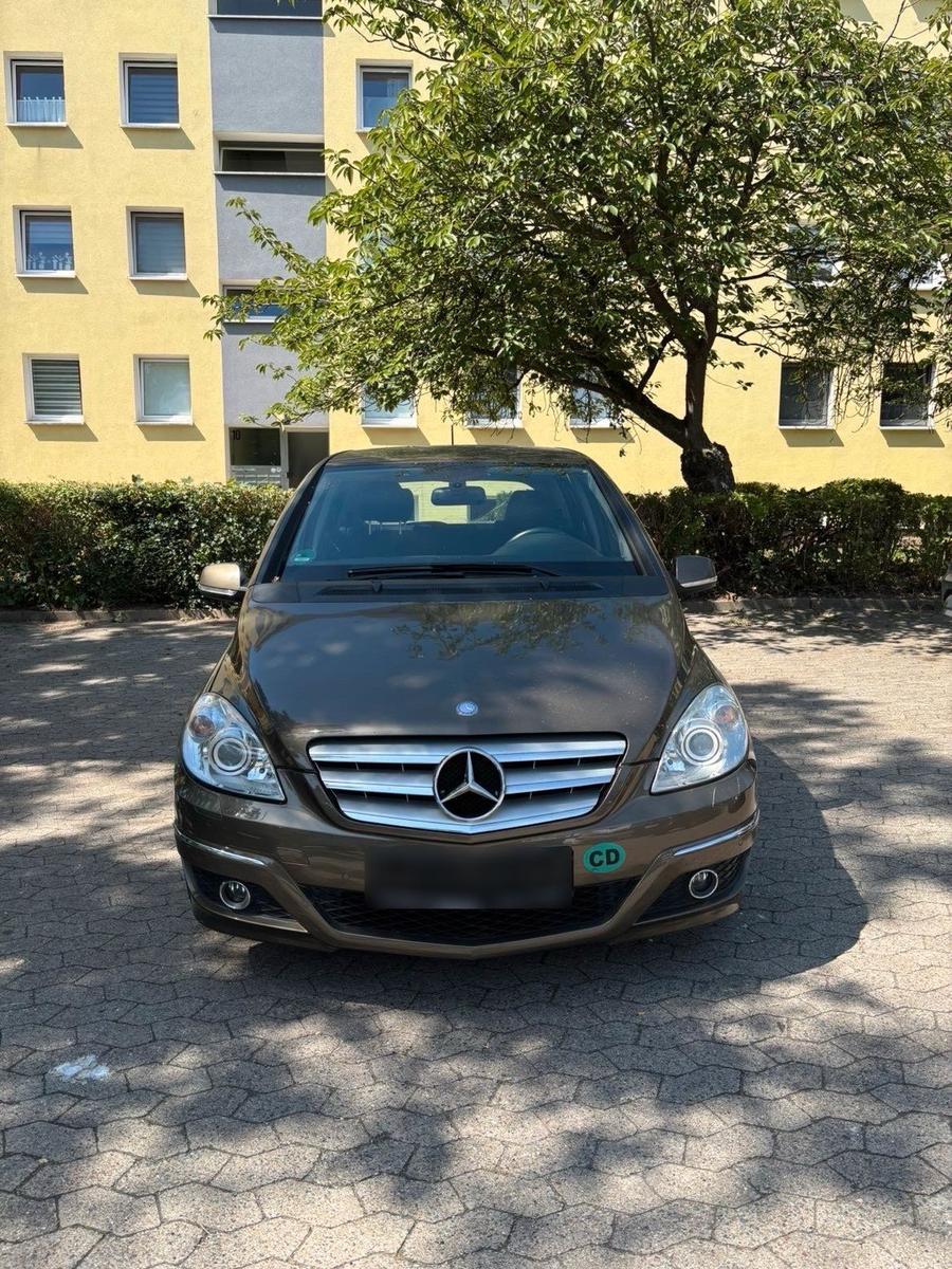 Mercedes-Benz B200, 2012