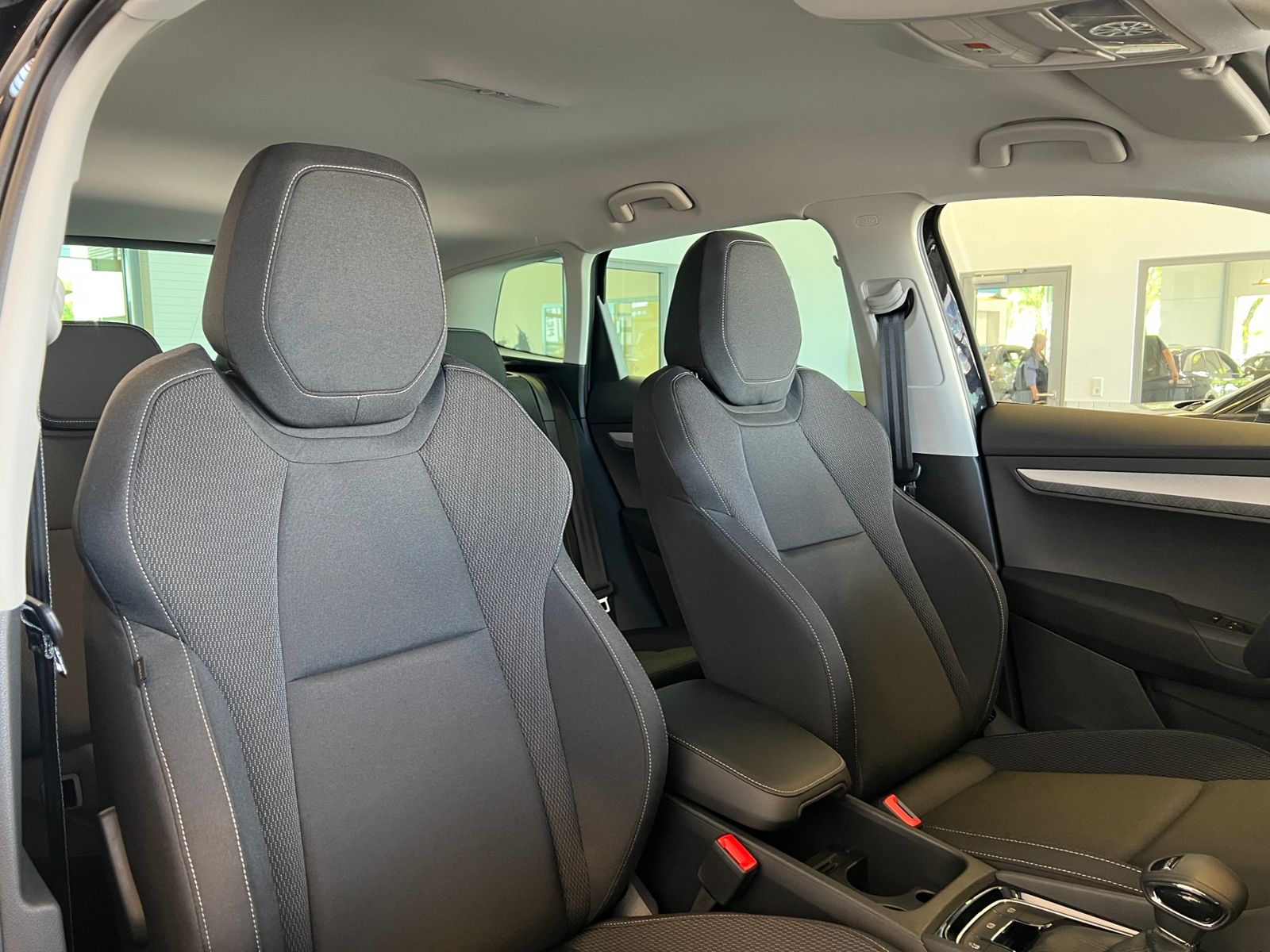 Fahrzeugabbildung SKODA Karoq Selection 1.5 TSI DSG *AHK, LED, 18"-LM*