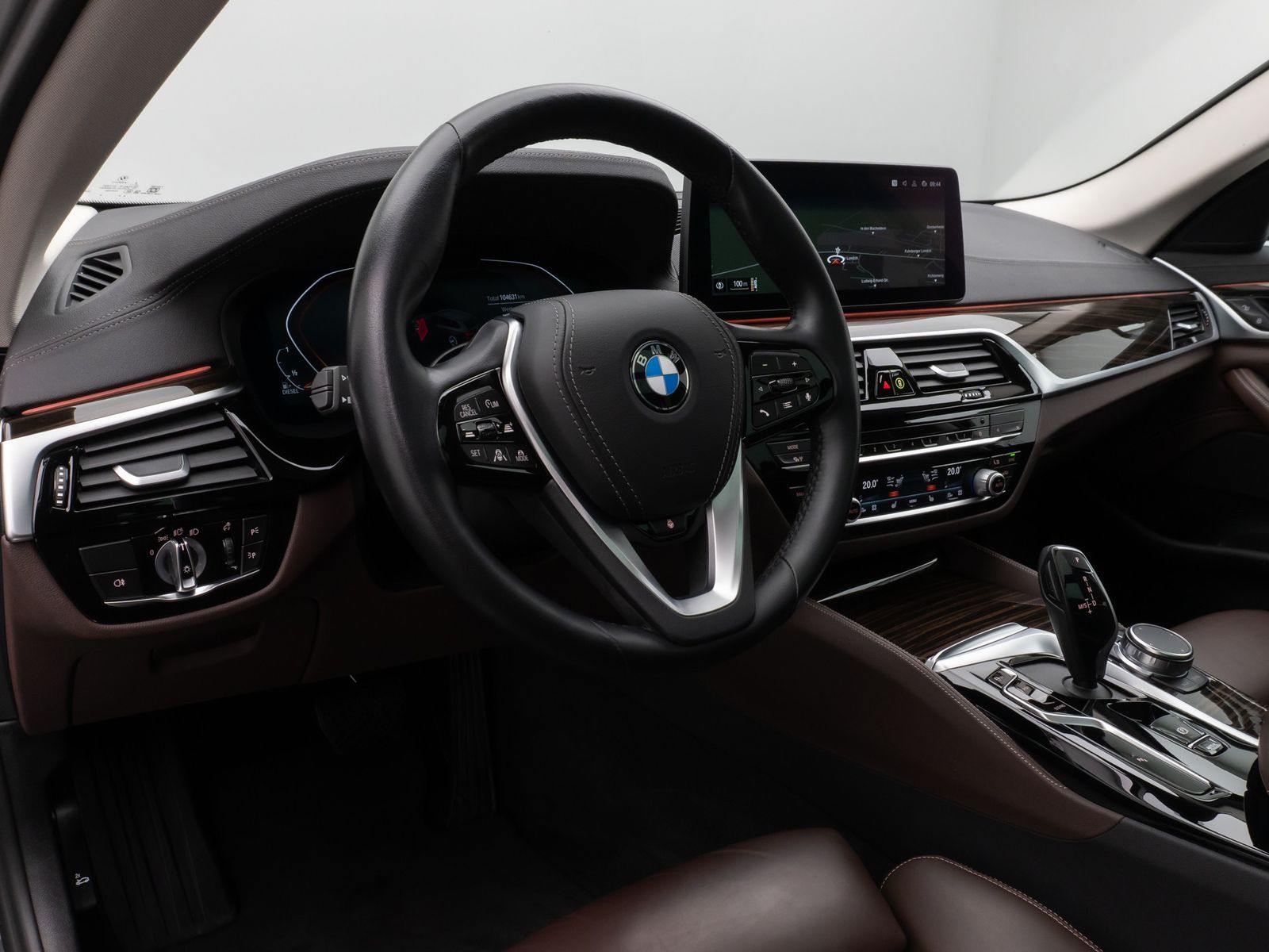 Fahrzeugabbildung BMW 530d xD Luxury Line Panorama HUD Individual 19Zl