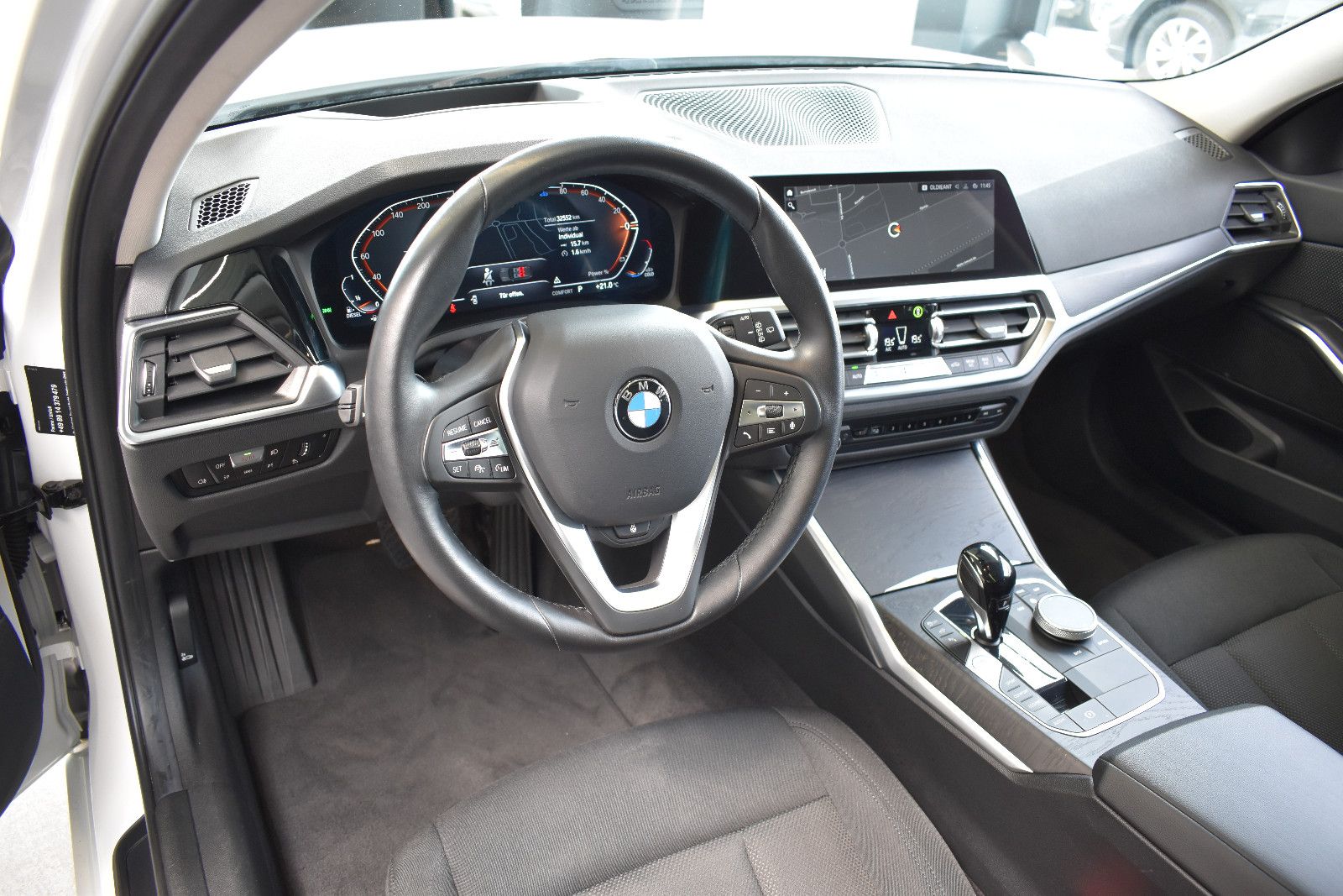 BMW 320d Touring Aut. Advantage Laser~Pano~LiveC~HUD foto 16
