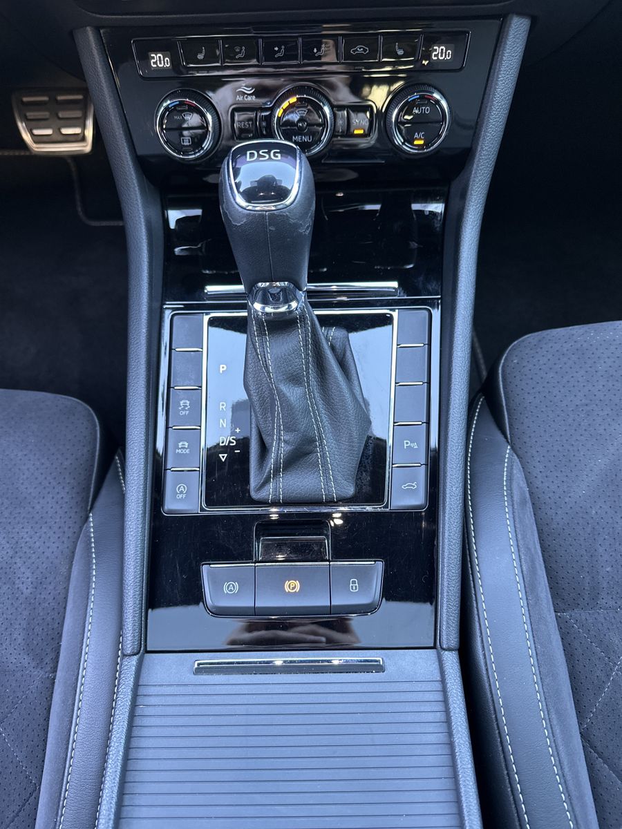 Fahrzeugabbildung SKODA Superb Combi 2.0 TDI DSG Sportline XEN+PANO+ACC+