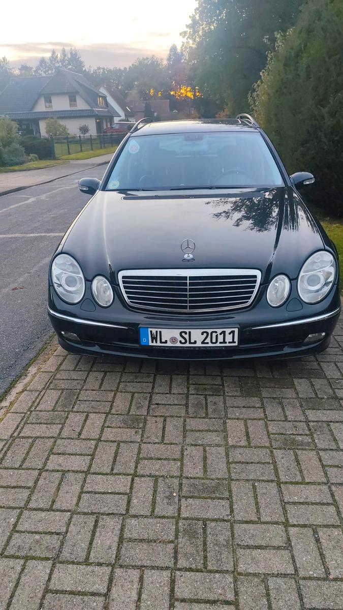Mercedes-Benz E280 2005 — rear view