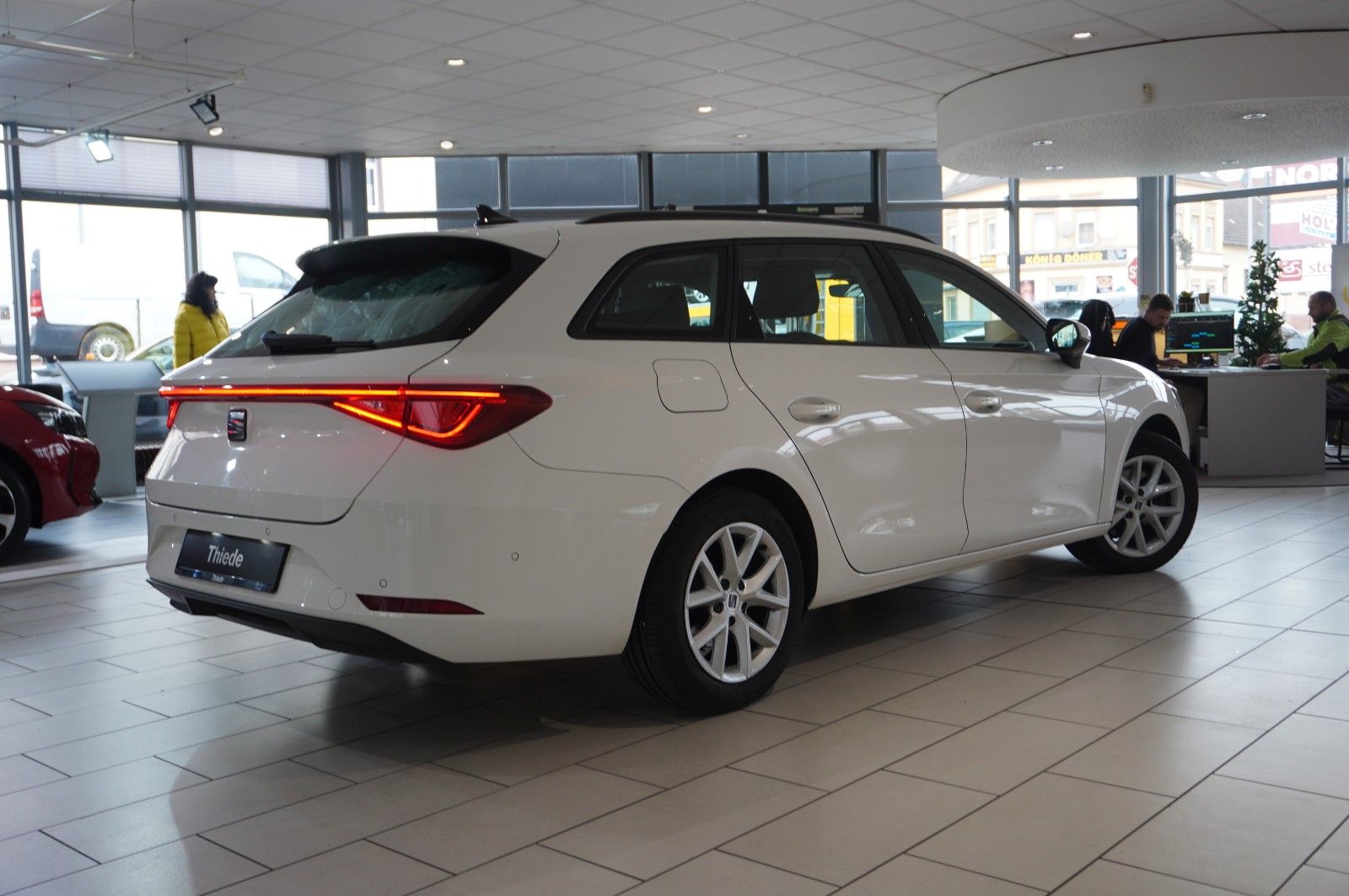 Fahrzeugabbildung SEAT Leon ST 2.0 TDI STYLE NAVI/LED/VIRT/SPORT/SH/DAB