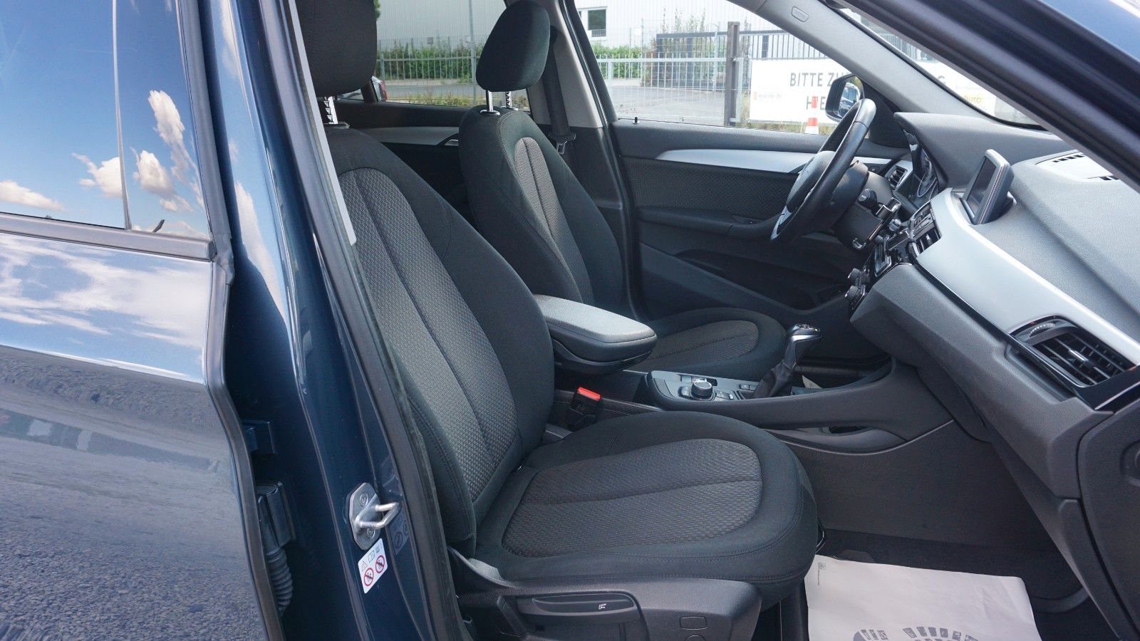Fahrzeugabbildung BMW X1 xDrive 20i Advantage,PDC,Automatik,Scheckheft