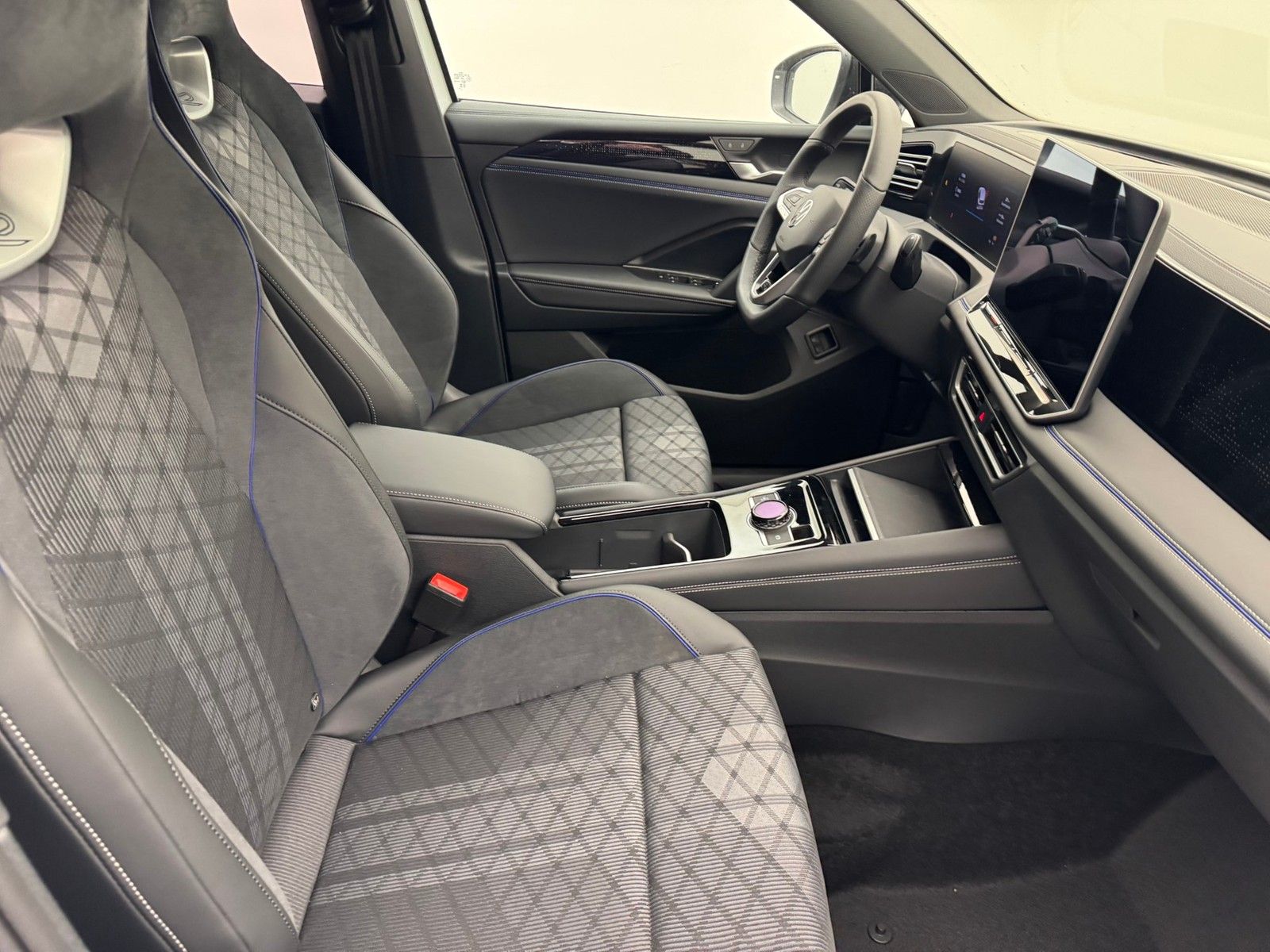 Volkswagen Tiguan 1.5 eHybrid DSG R-Line BlackMatrixIQ.AHK imagem 3