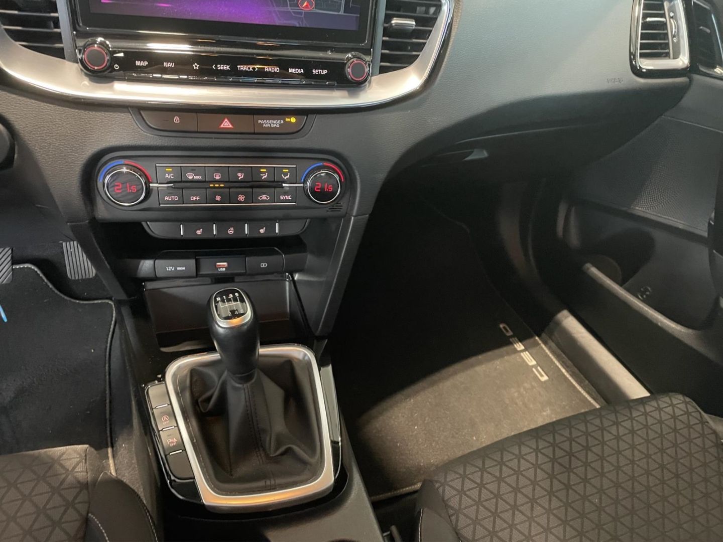 Fahrzeugabbildung Kia Ceed Vision Kamera DAB Tempomat Navi SpurhalteAS