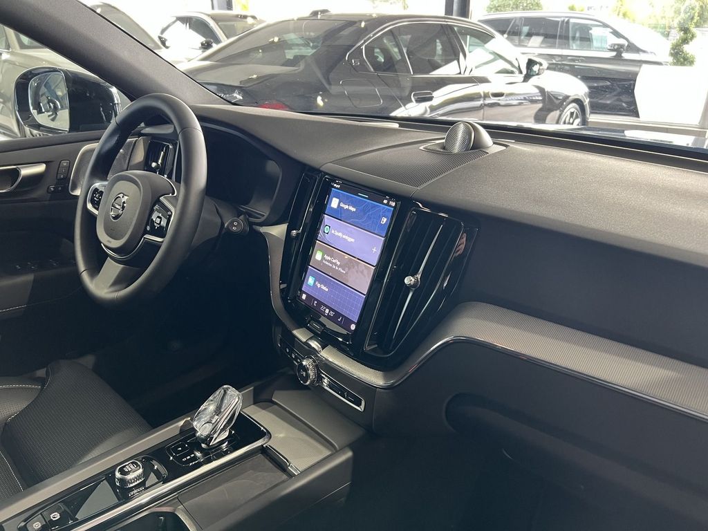 Volvo XC60 T6 Plus Black Edition Recharge AWD B&W HUD