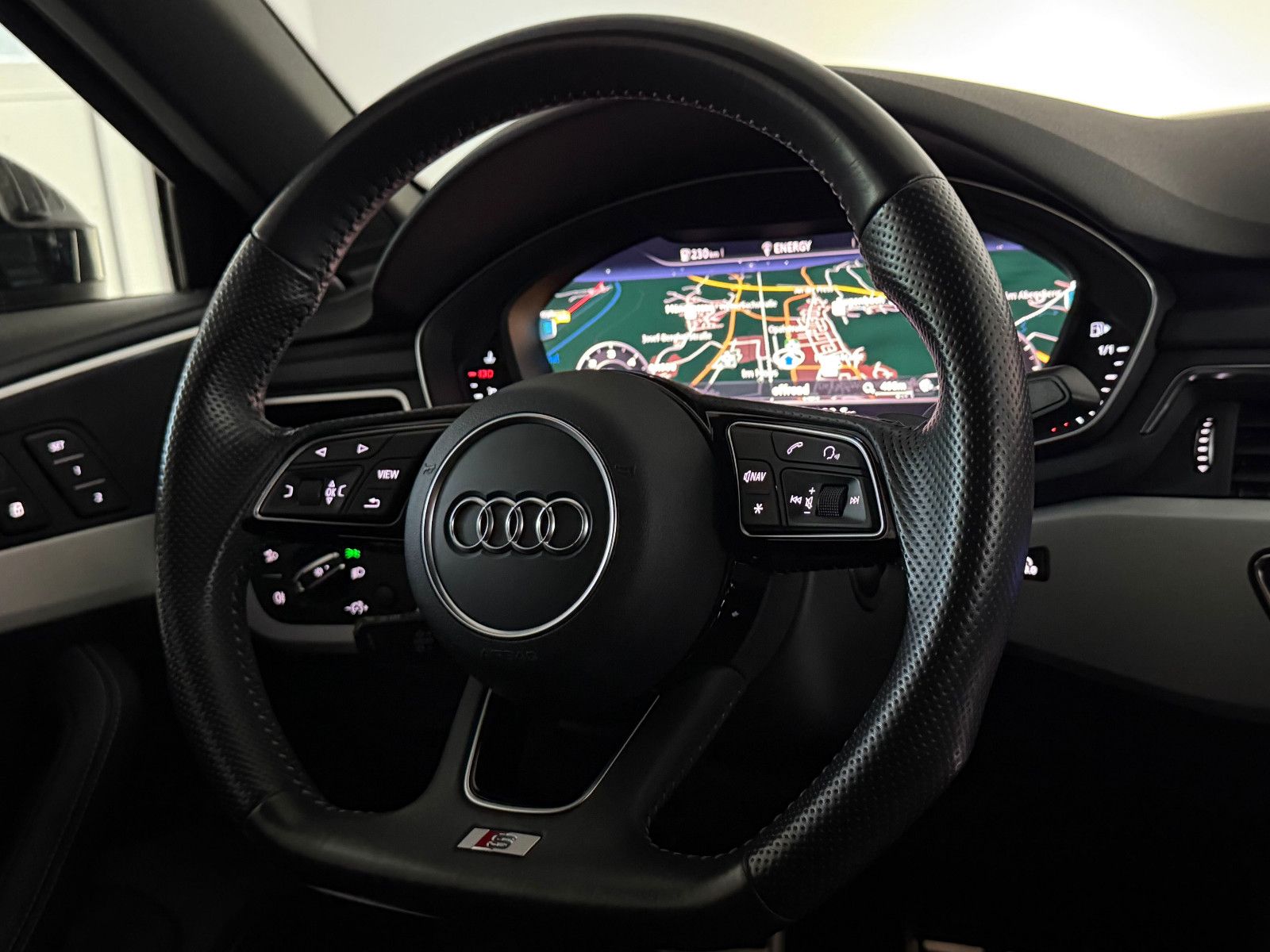 Fahrzeugabbildung Audi A4 3.0 Lim. Quattro S-LINE/DAB/B&O/MATRIX/VRTL