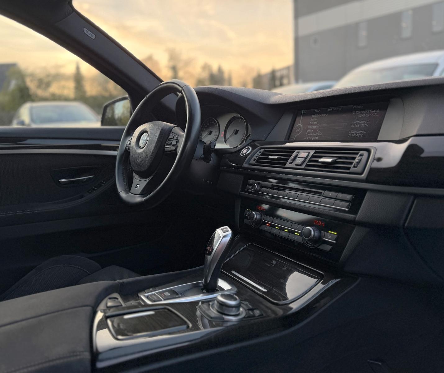 BMW 530d T°M-PAKET°PANO°BI XENON°HUD°ALCANTARA°AHK°