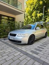 Audi S3 1.8T quattro - - silberne Audi S3
