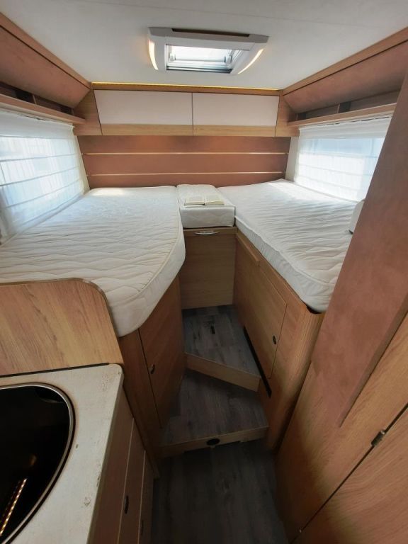 Fahrzeug Übersicht 17 Fahrzeugabbildung LMC Cruiser V 646 G Verfüg./AHK/SAT/NAVI