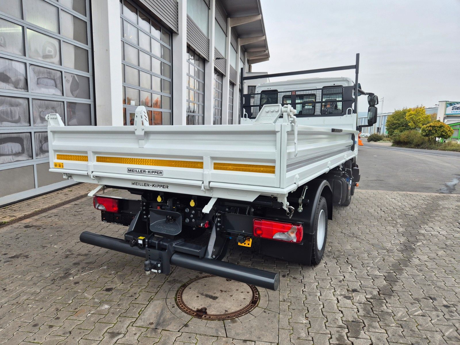 Fahrzeugabbildung Iveco Eurocargo ML80E21 Meiller Kipper 2x AHK 3 Sitze