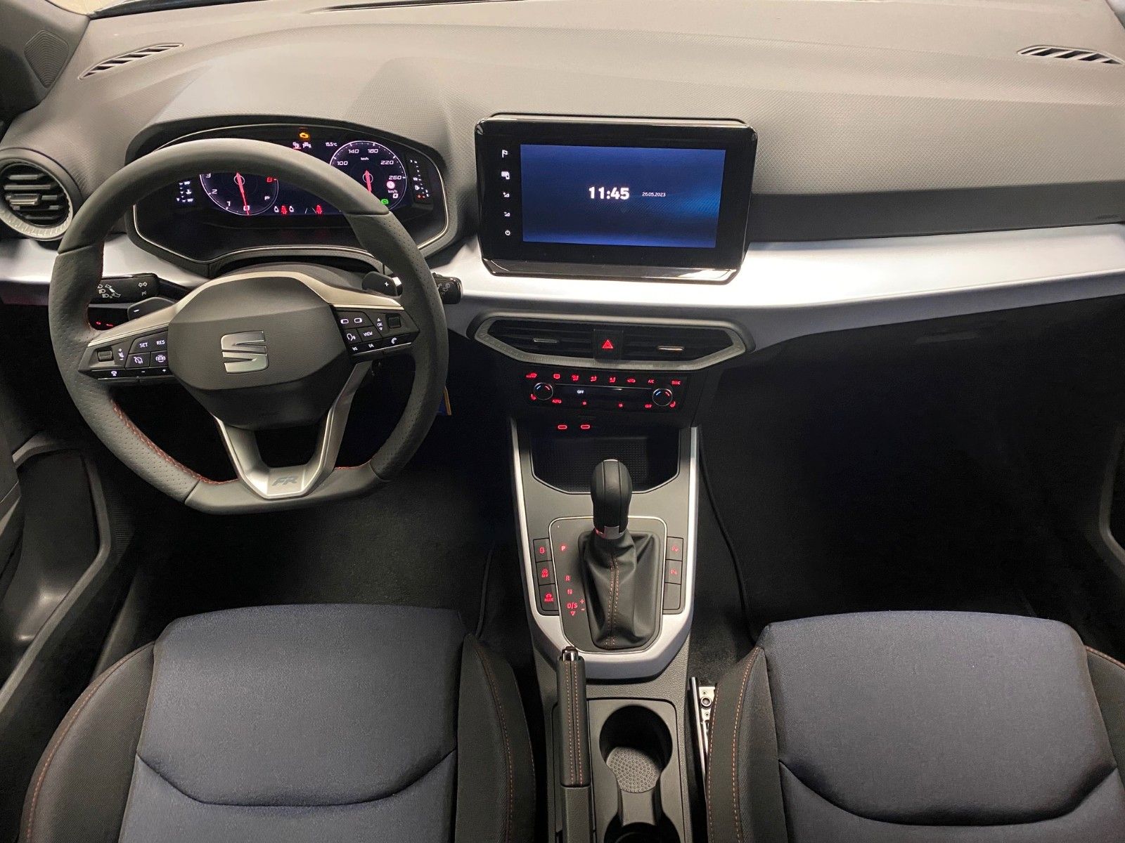 Fahrzeugabbildung SEAT Arona 1.0 TSI FR DSG+LED+VIRT.COCKPIT+NAVI+ACC++