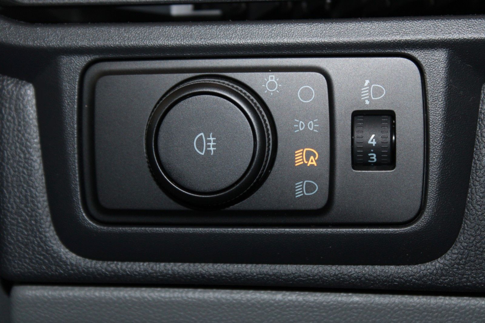 Fahrzeugabbildung Ford Transit Custom TREND L2 Kasten AHK Dachträger