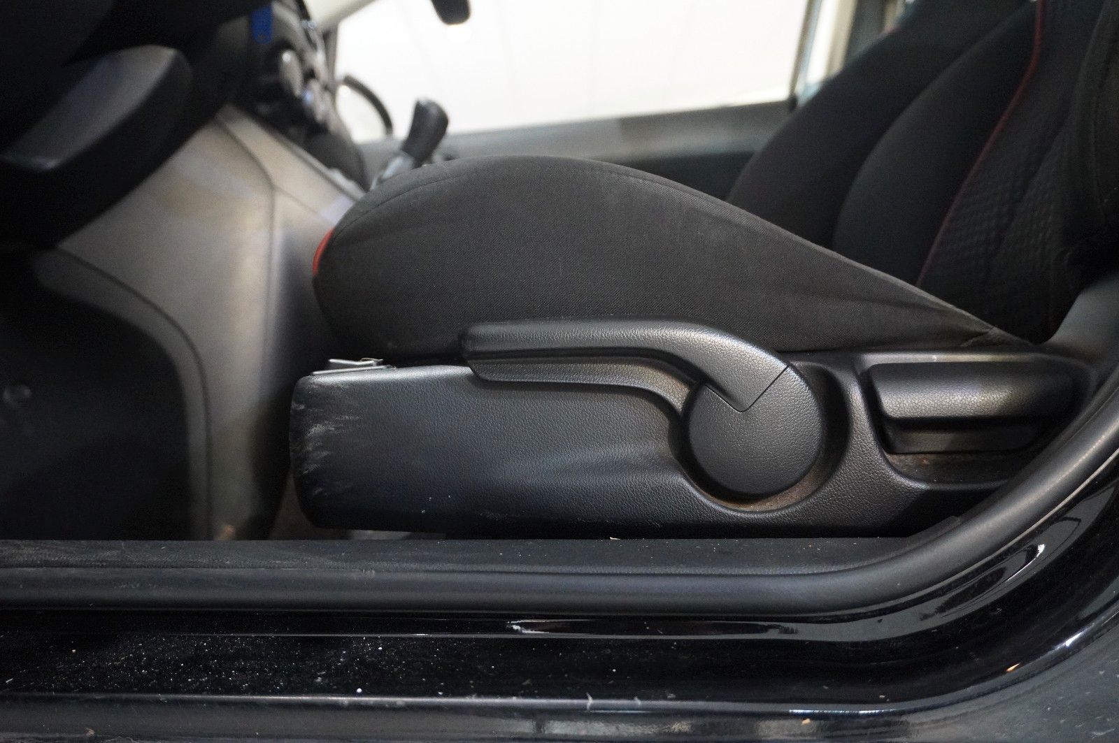 Fahrzeugabbildung Mazda 2 Lim. 1.6D SPORT LINE KLIMA/NEBEL/CD/TÜV/AHK