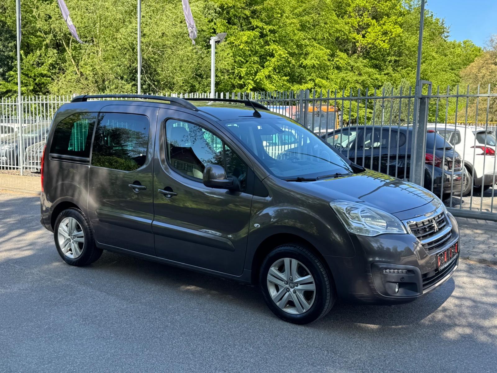 Peugeot Partner Tepee Allure 1HD/PEUGEOT SCHECKHEFT/NAVI