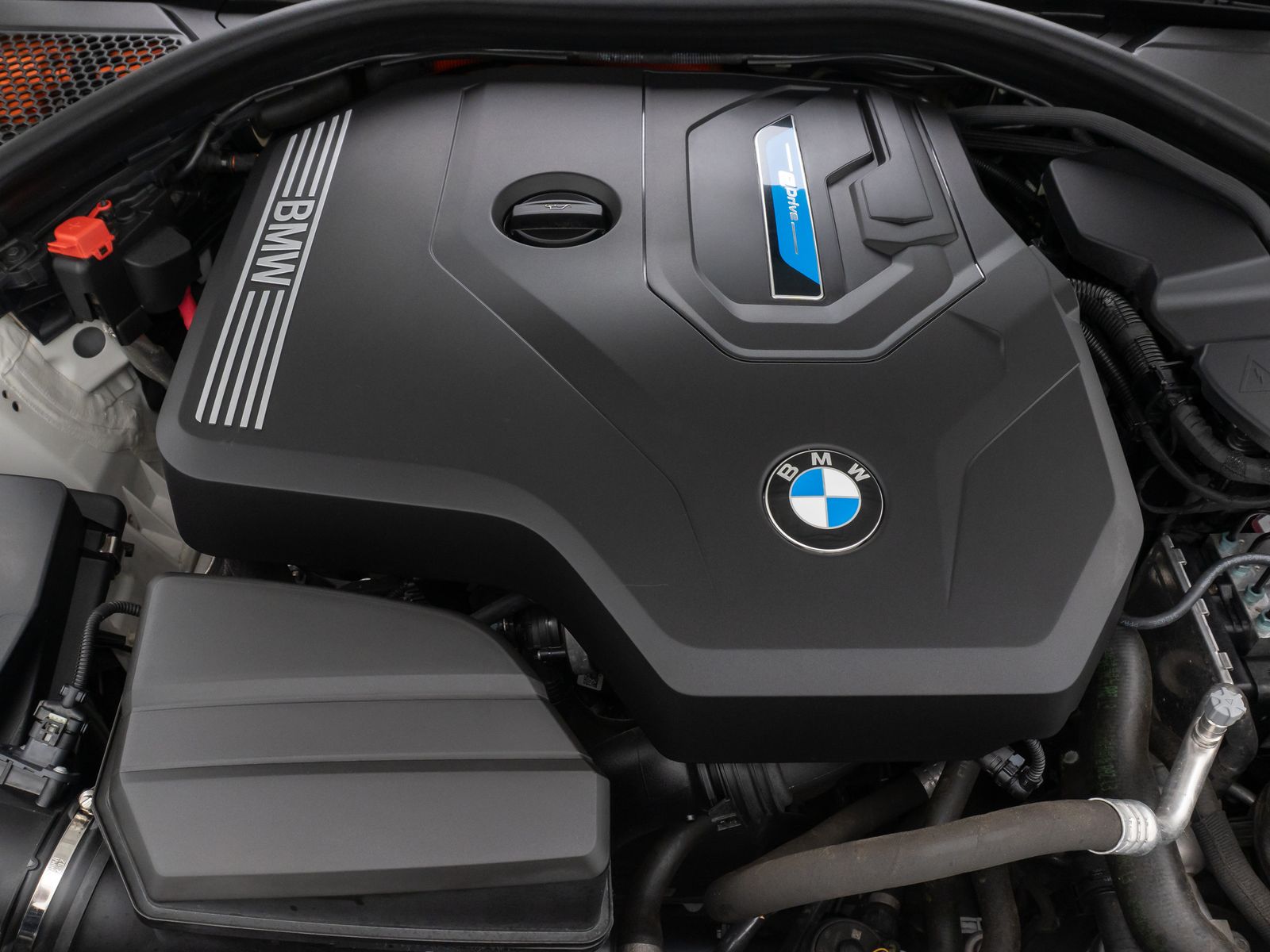 Fahrzeugabbildung BMW 320e  DAB CockPitPro Alarm Geschwindigkeitsreg