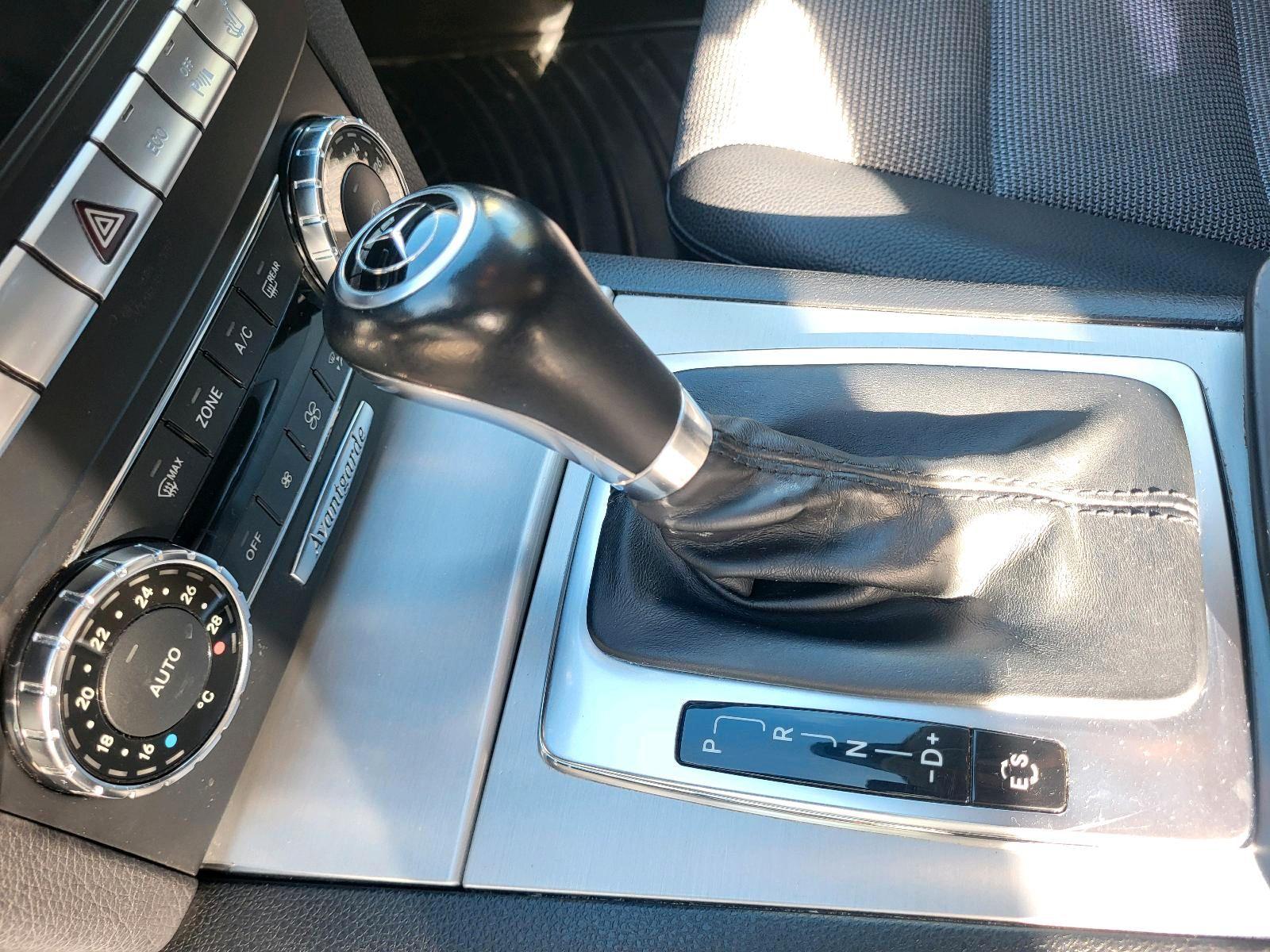Mercedes-Benz 220 2012 — photo 9