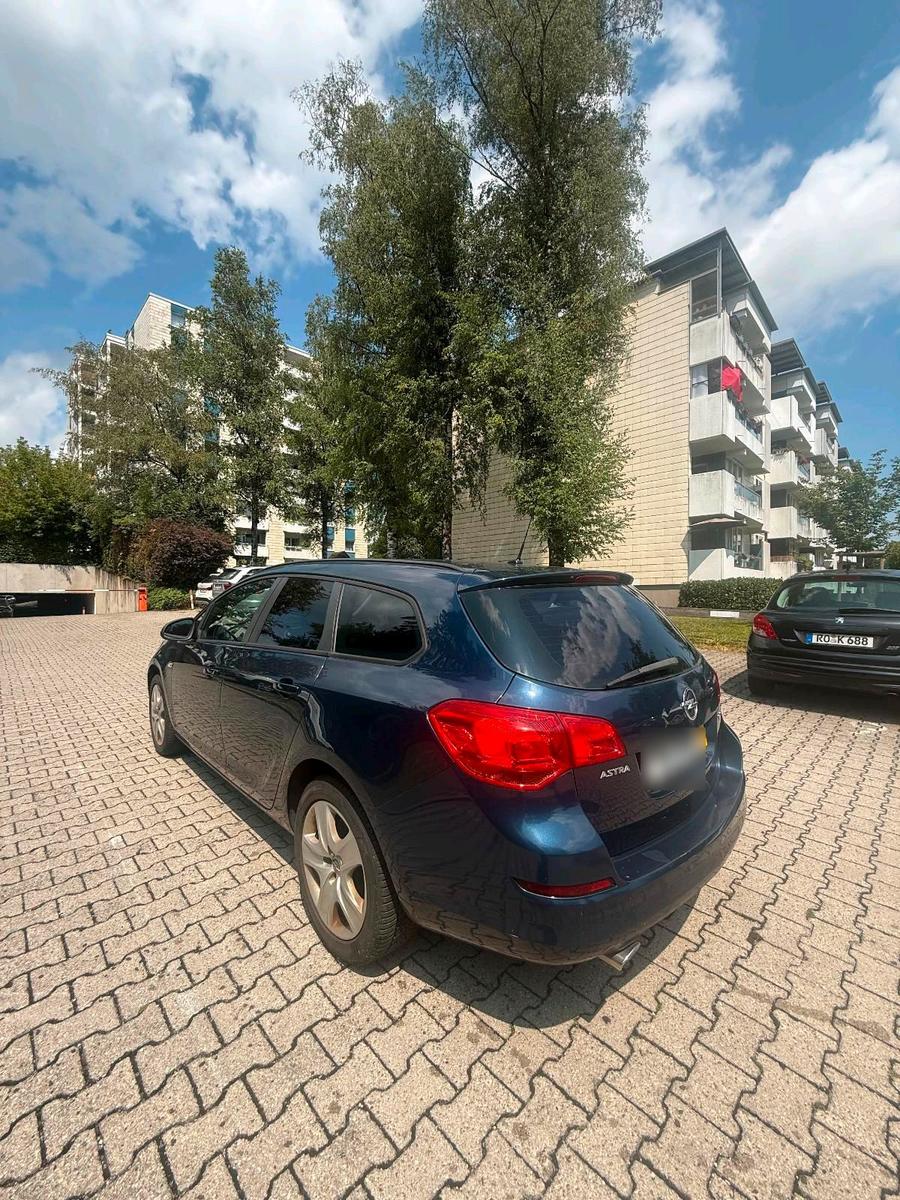 Opel Astra 2012 — photo 5