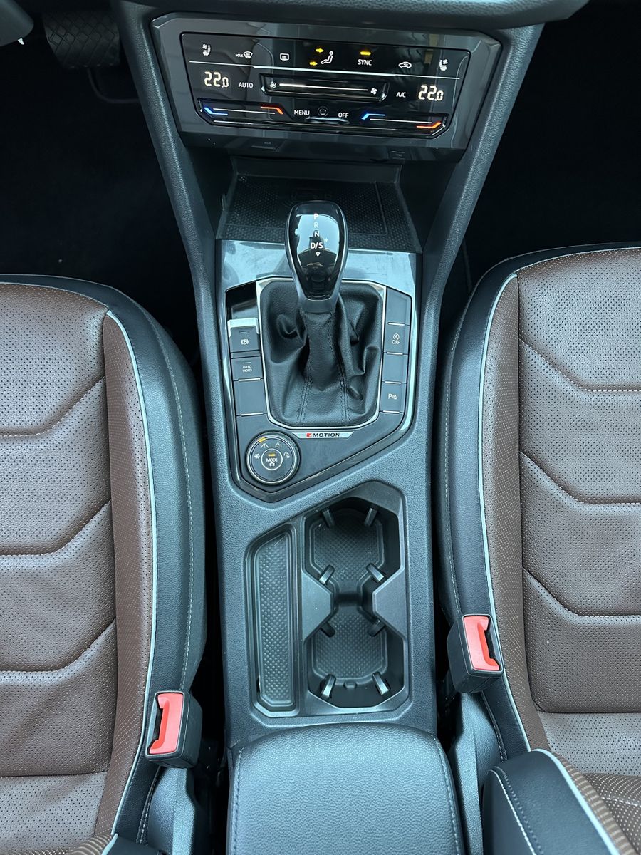 Fahrzeugabbildung Volkswagen Tiguan Allspace 2.0 TDI 4M DSG Life NAV+LED+AHK