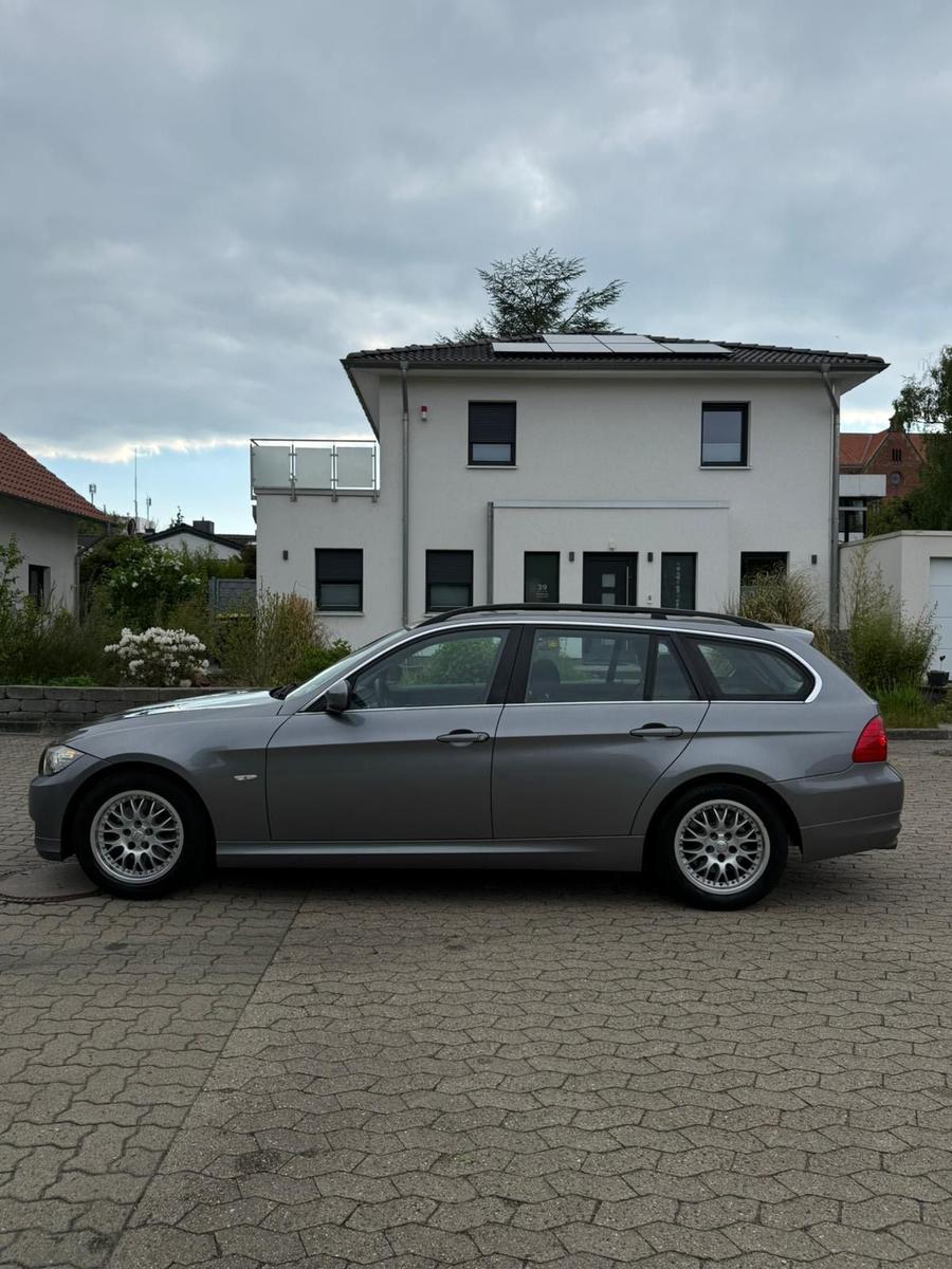 BMW 318 2009 — photo 6