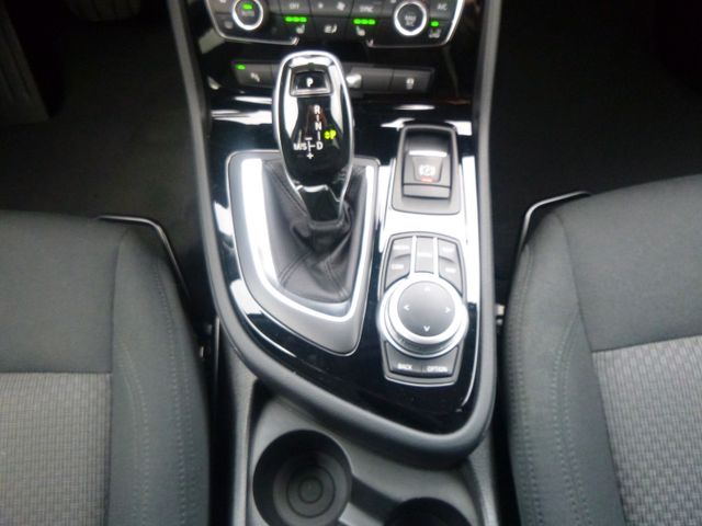 Fahrzeugabbildung BMW 220d Gran Tourer >AUT/NAV/LED/SHZ<