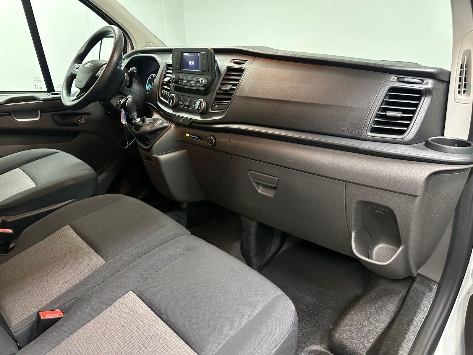 Fahrzeugabbildung Ford Transit Custom 320 L1H1 Trend* 9-SITZE *KLIMA*