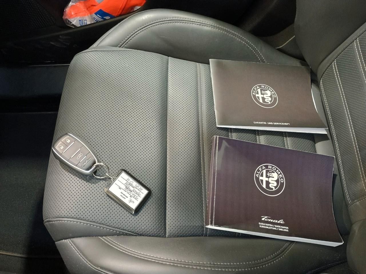 Fahrzeugabbildung Alfa Romeo Tonale 1.5 VGT VELOCE MY24 NAVI/LED/SPORT/LEDER
