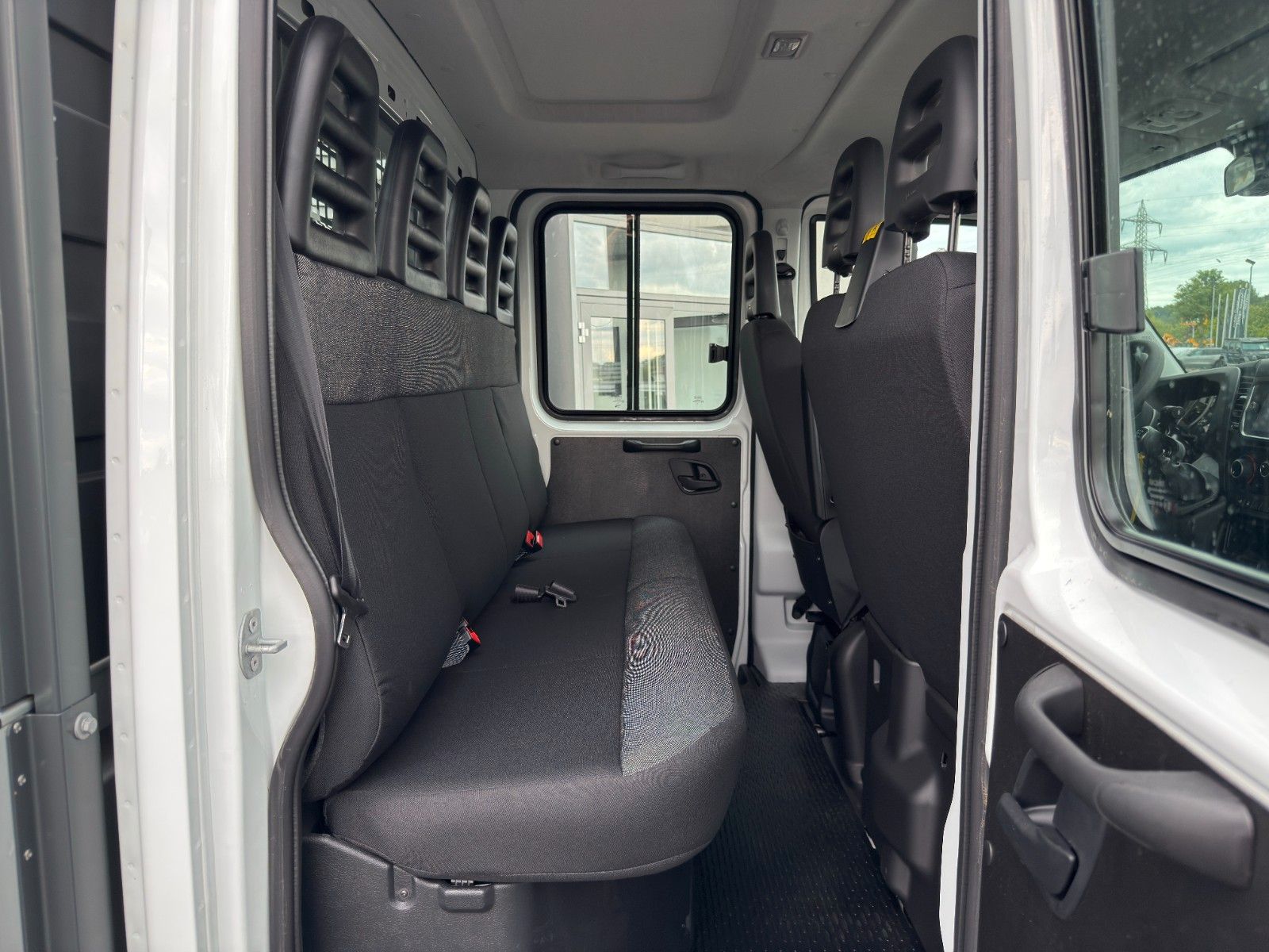 Fahrzeugabbildung Iveco Daily 35S14Y D Pritsche *R 3.450* AHK