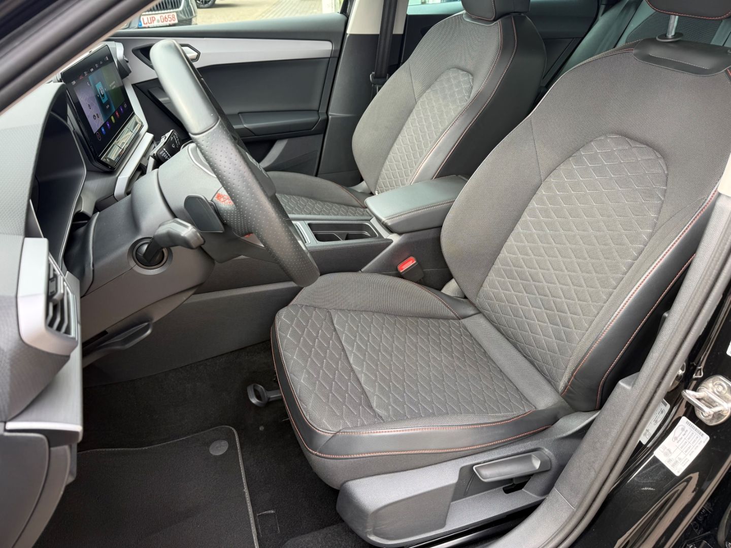 Fahrzeugabbildung SEAT Leon Sportstourer FR Navi Digitales Cockpit LED