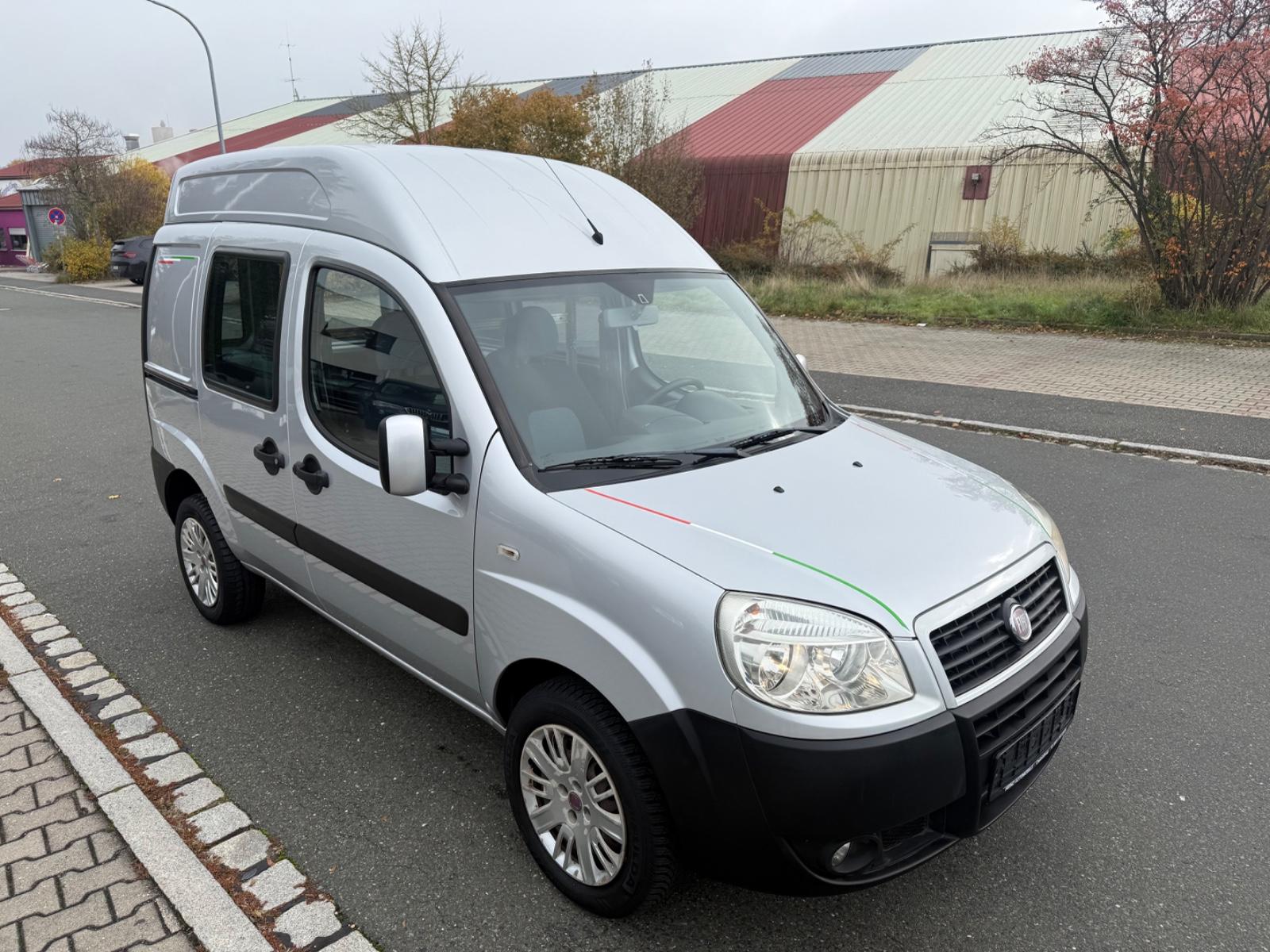 Fiat Doblo 2009 — салон