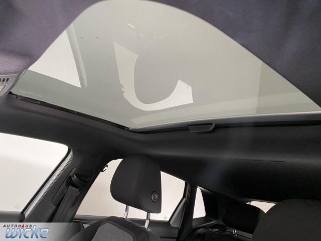 Polo 1.0 TSI DSG R-Line NAVI KLIMA REAR VIEW PAN