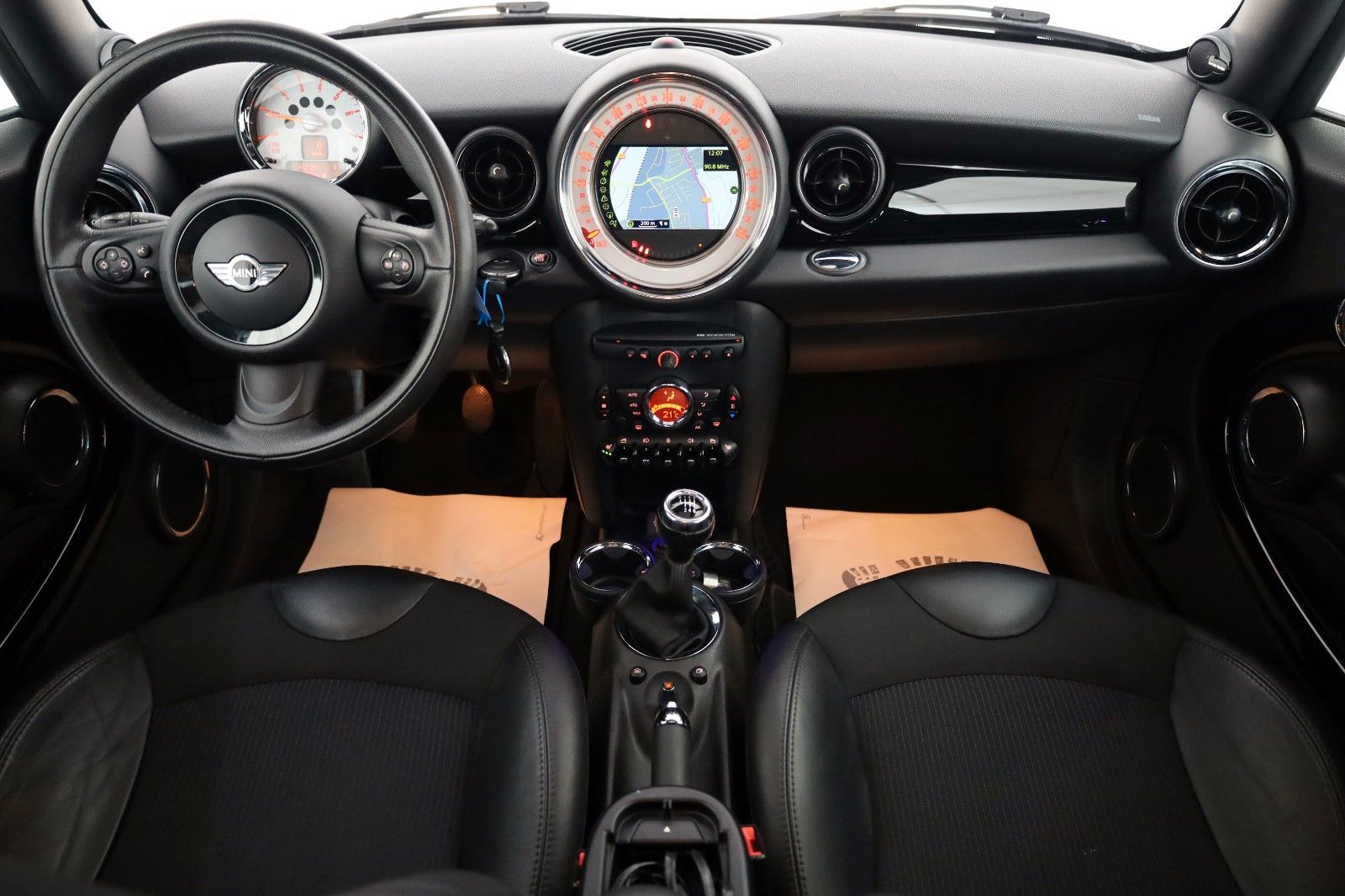 Fahrzeugabbildung MINI Clubman Cooper D T.Leder,Navi,Xenon,PanDach,SH