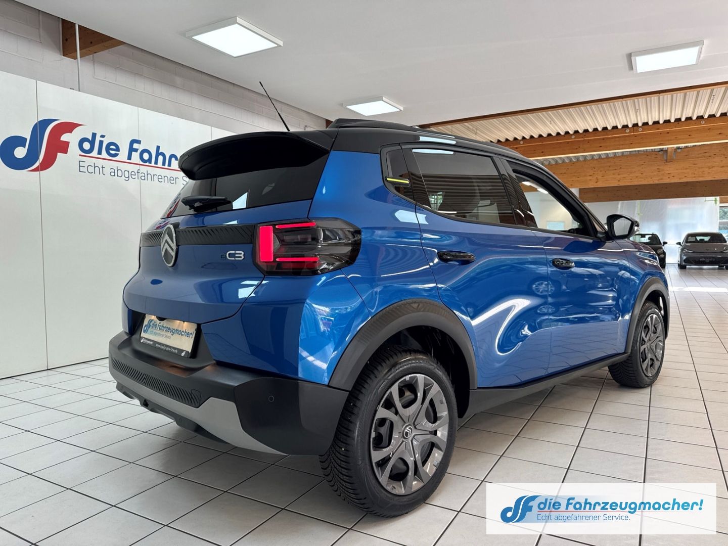 Fahrzeugabbildung Citroën C3 e 113 MAX HUD Navi Soundsystem LED Apple CarP