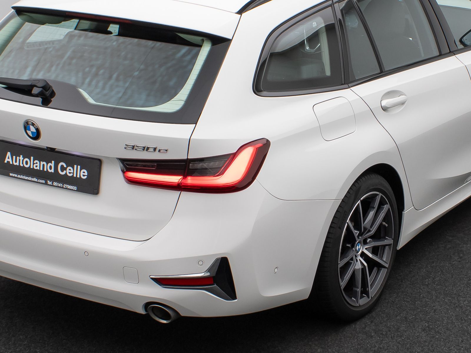 Fahrzeugabbildung BMW 330e xD Luxury Line 360°Laser HUD Komfort Sport