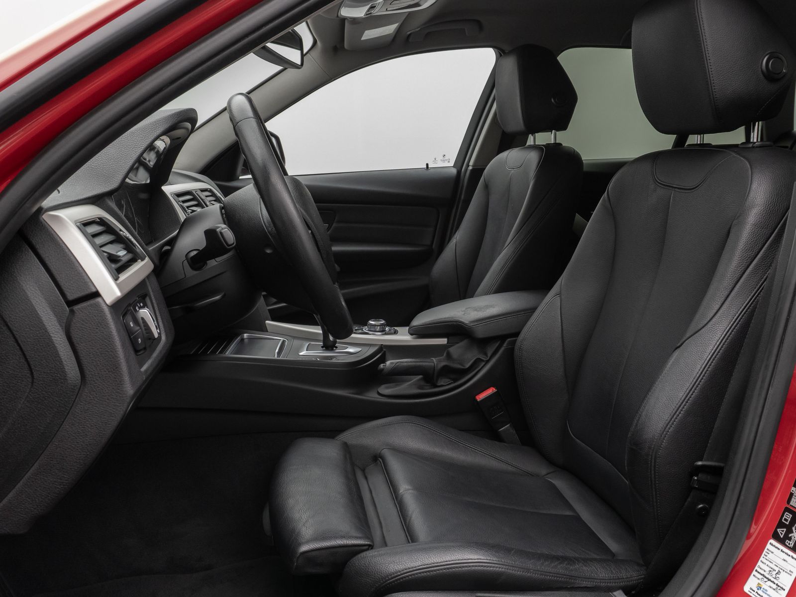 Fahrzeugabbildung BMW 320d xD Navi Lordos PDC LED Komfort AHK Sport