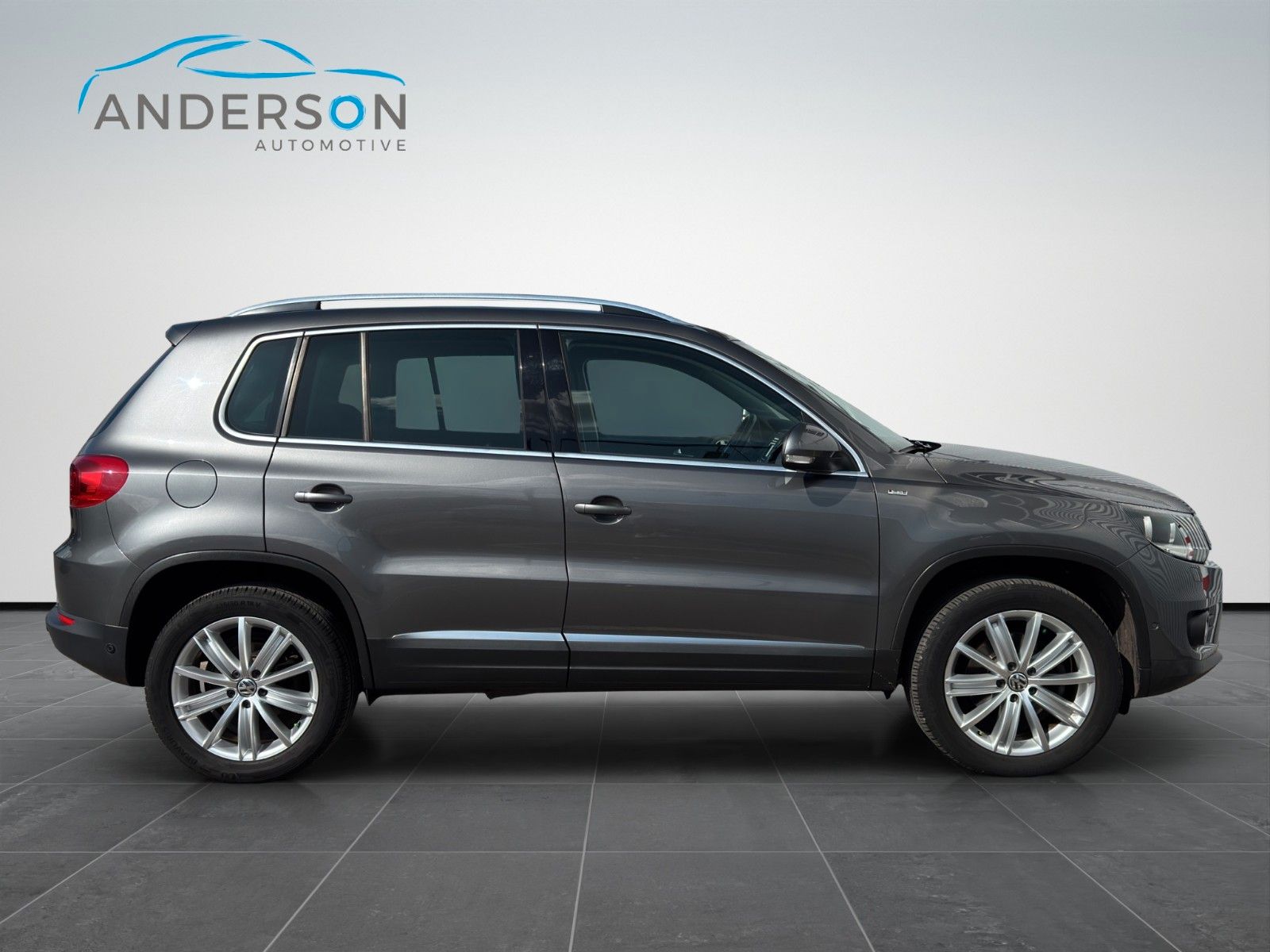 Fahrzeugabbildung Volkswagen TIGUAN 2.0 TDI 4MOT SPORT&STYLE DSG PANO AHK NAV