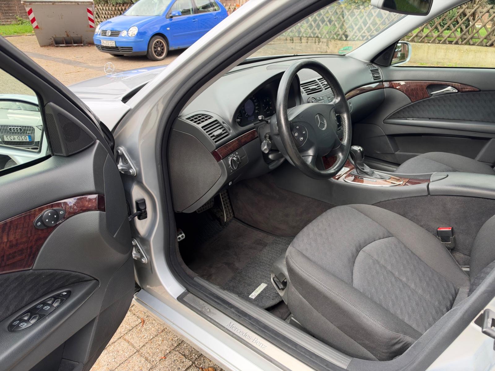 Mercedes-Benz E220 2005 — photo 5