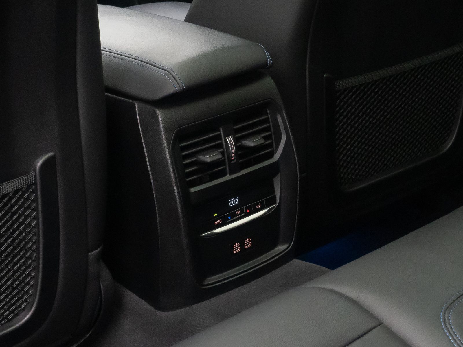 Fahrzeugabbildung BMW 330e xD M Sport 360&deg; HUD Panorama Individual 19"