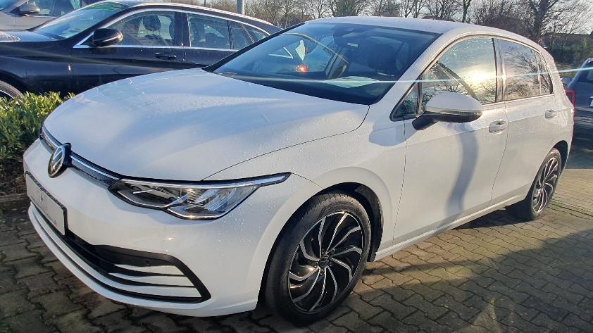 Volkswagen Golf VIII Lim. Life Ambilight Navi SH ALU