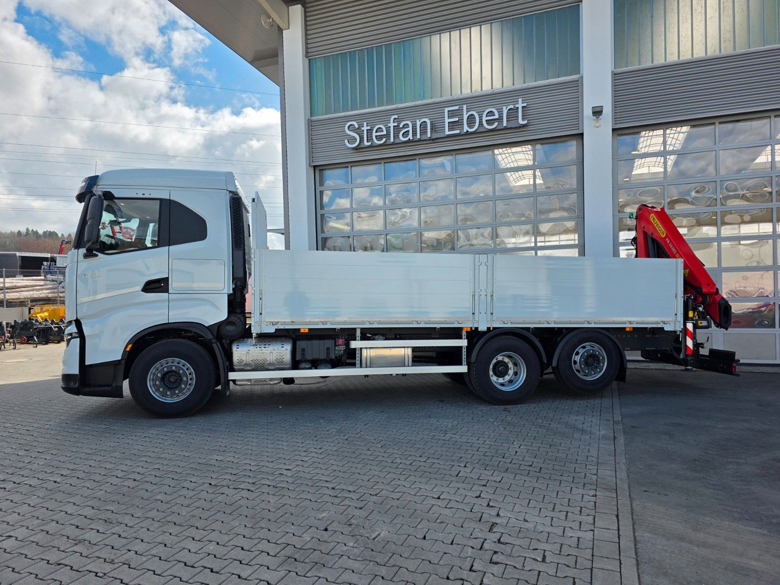 Fahrzeugabbildung Iveco X-Way AD280X49Y Palfinger PK 19.001 SLD5 Funk