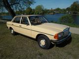 Mercedes-Benz 200 Becker Radio/Schiebedach.neuwertiger Zustand - Mercedes-Benz 200: Gelb