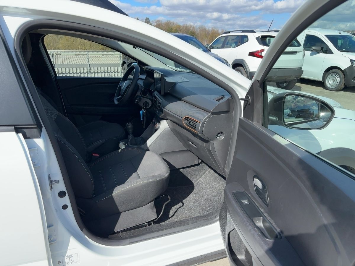 Fahrzeugabbildung Dacia Sandero Stepway Essential TCe 90 Klima