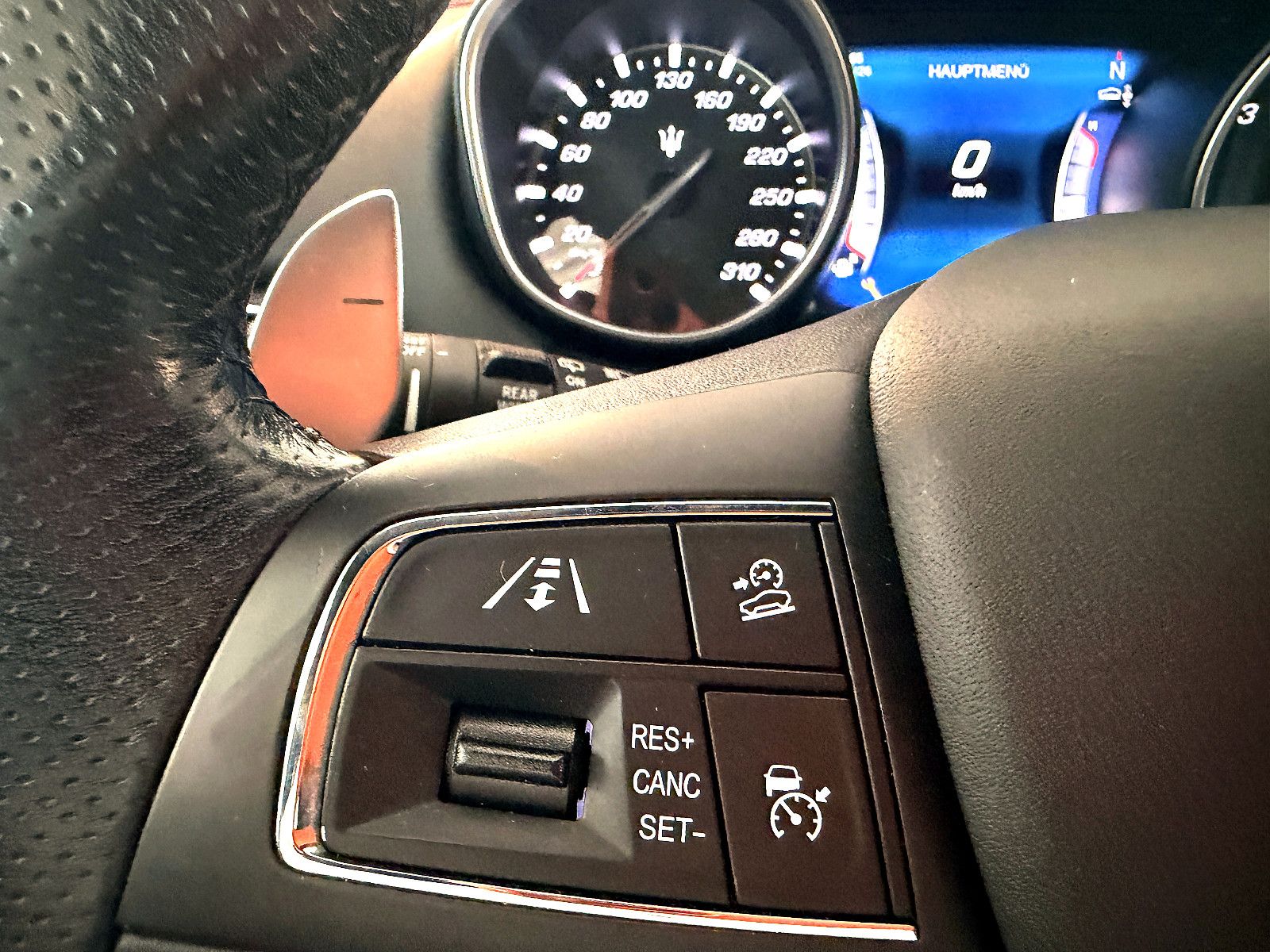 Fahrzeugabbildung Maserati Levante S/CARBON/HARMAN-KARDON/KAMERA/BRD